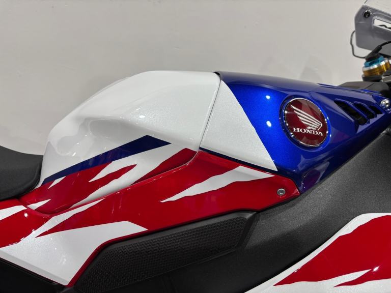 2025 Honda Fireblade CBR1000RRR SP, 30th Anniversary #1703, Warranty until 09/31