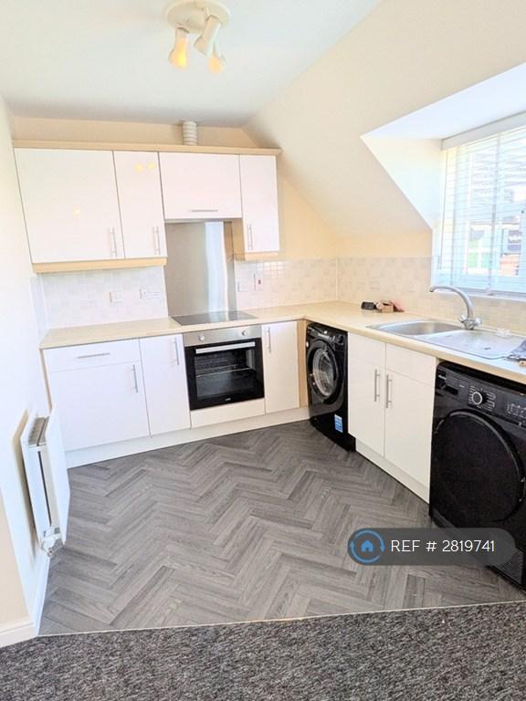 2 bedroom flat in Pavior Road, Nottingham, NG5 (2 bed) (#2819741)