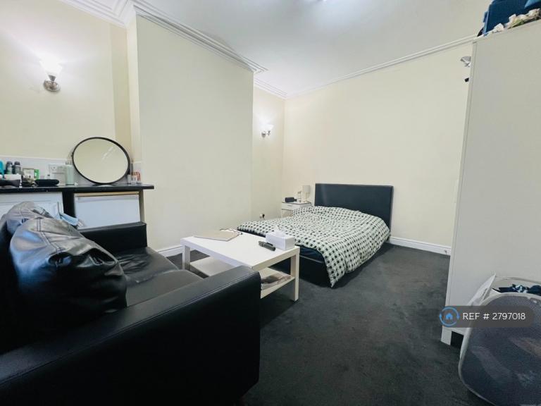 1 bedroom in Mitford Place, Leeds, LS12 (#2797018)