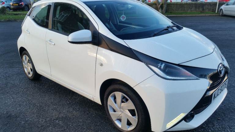 *!*BEAUTIFUL*!* 2015 TOYOTA AYGO X PLAY 998 cc 5 DOOR **MOT 16 JAN 2027** **£20 A YEAR ROAD TAX**