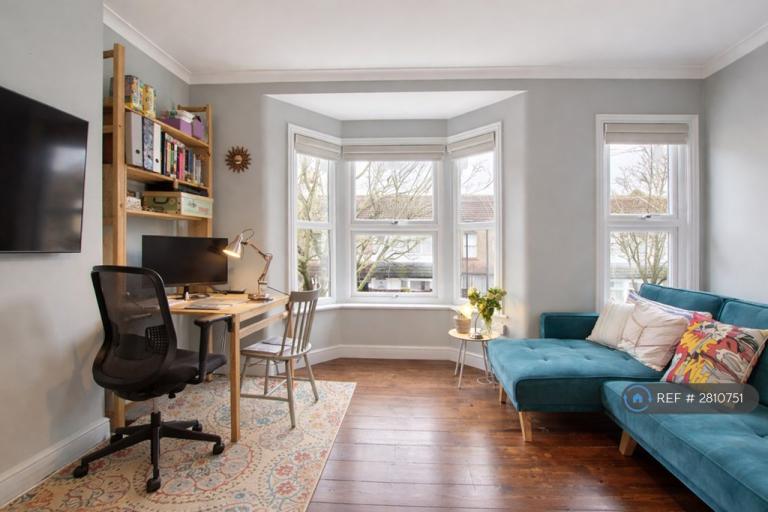 1 bedroom flat in Richford Road, London, E15 (1 bed) (#2810751)