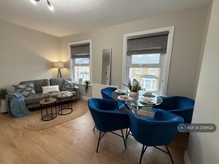 2 bedroom flat in Ulverscroft Road, London, SE22 (2 bed) (#2729522)