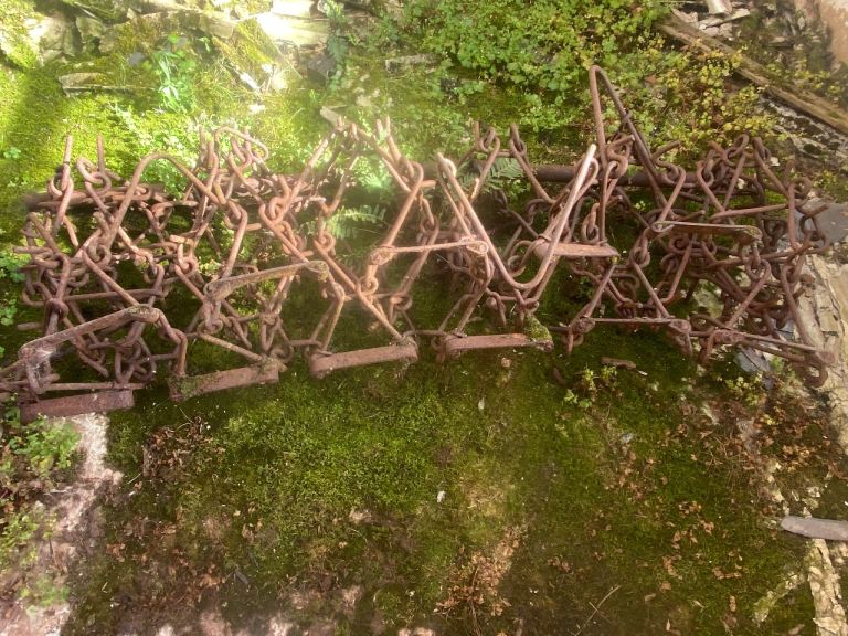 Chain harrows