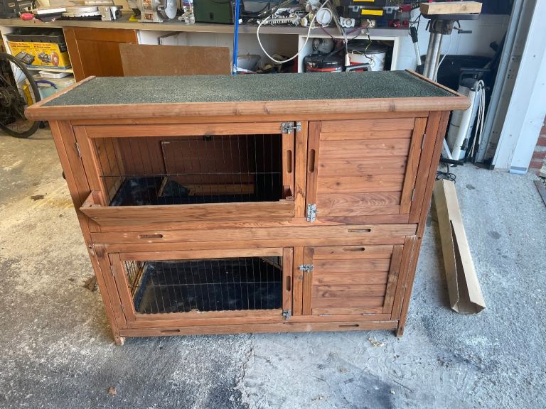 Outdoor guinea pig/ rabbit hutch