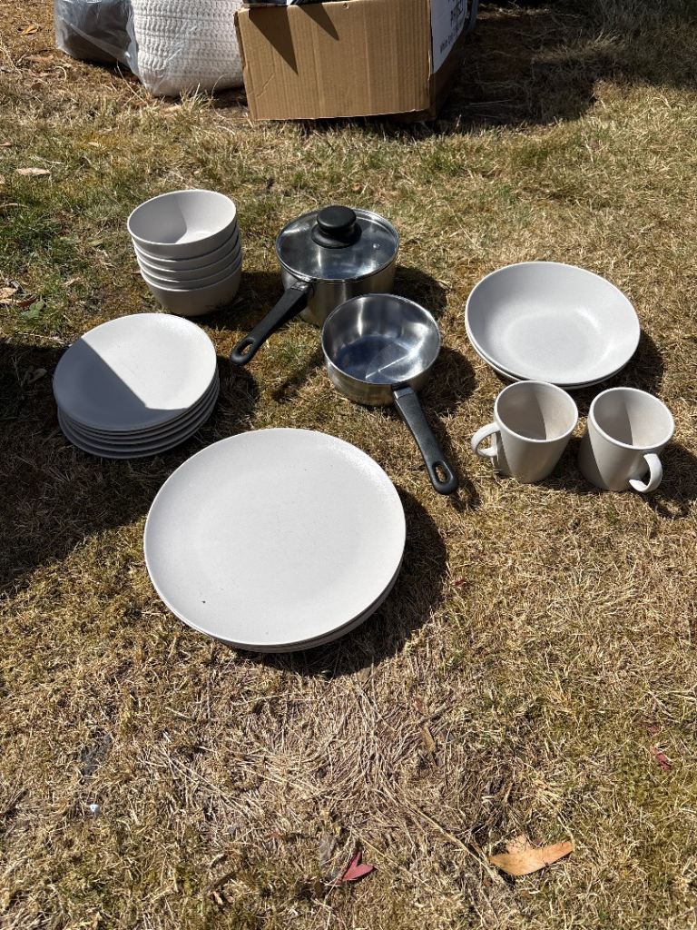 Mixed Kitchenware Set - Plates, Bowls, Mugs, Pans