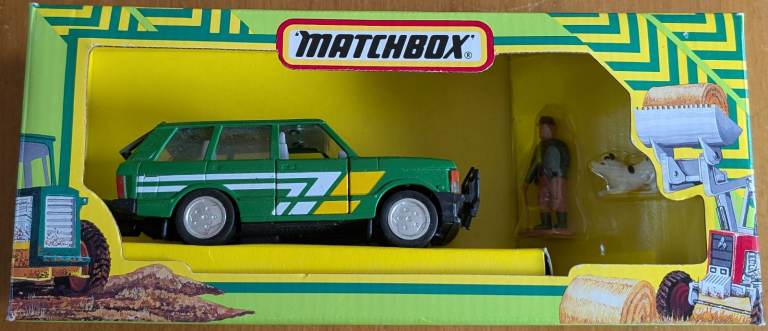 Rare Vintage Countryside Matchbox Diecast Range Rover with Figures (Farmer + Dog) #FM1 - BNIB