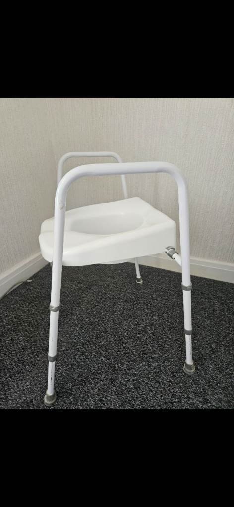 NRS Healthcare N36974 Mowbray Toilet Seat and Frame Lite - Width Adjustable