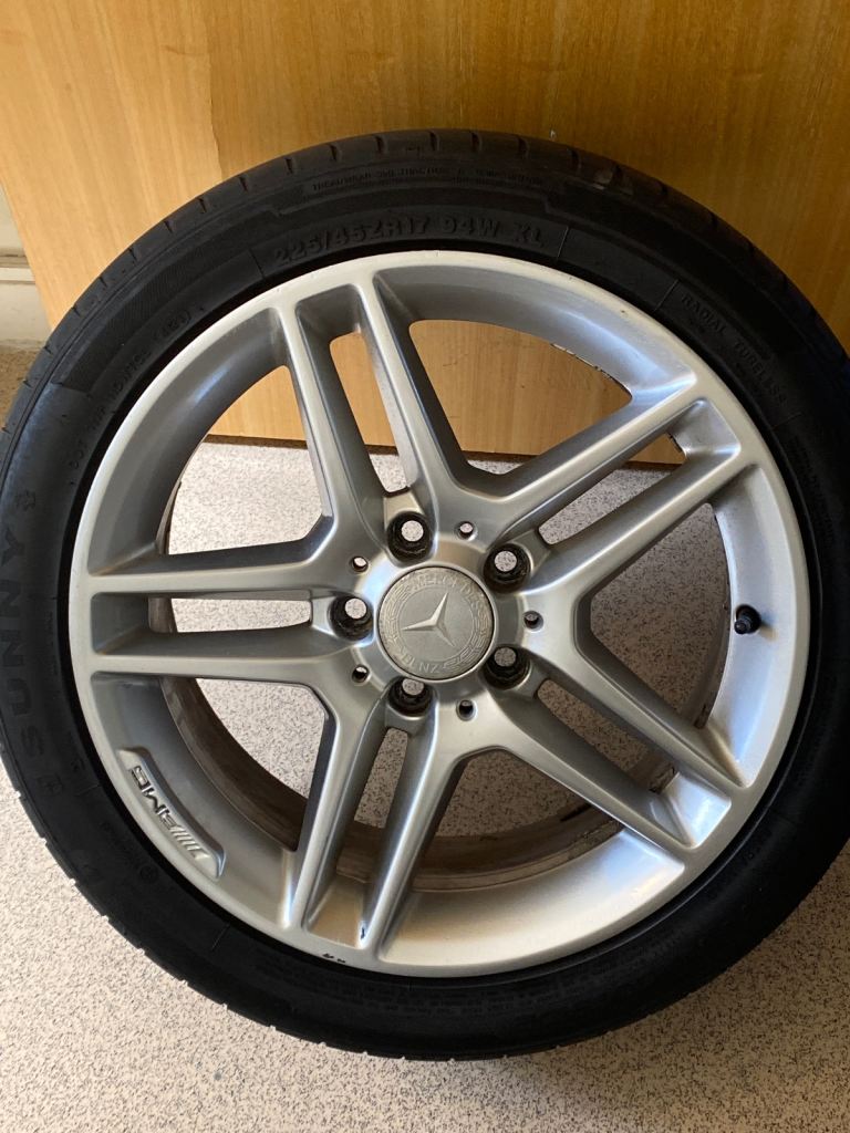 Set of 4 amg wheels with good tyers