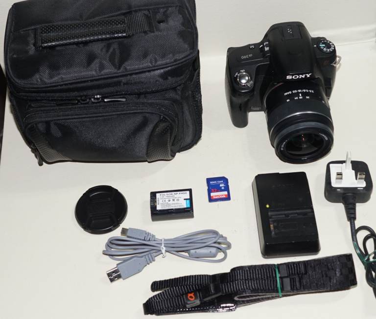 Sony Alpha A390 14.2MP Digital SLR Camera, 18-55mm Lens + 32GB Memory Card & Bag