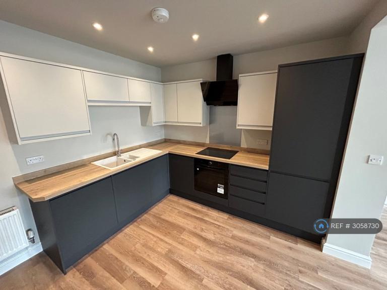 1 bedroom flat in Third Avenue, Oldfield Park, Bath, BA2 (1 bed) (#3058730)