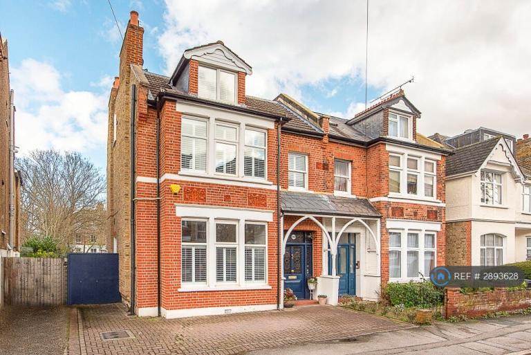 5 bedroom house in King Charles Road, Surbiton, KT5 (5 bed) (#2893628)