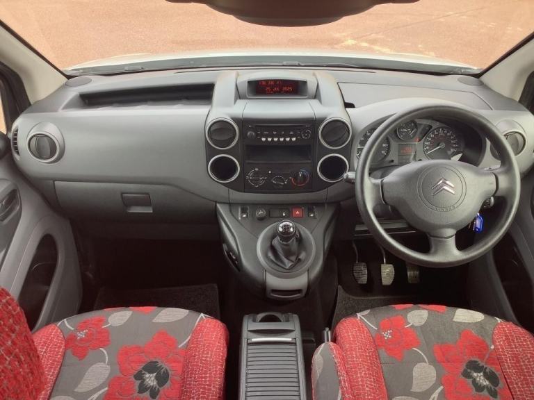 2011 (11) NU-VENTURE NU-SURF CAMPERVAN