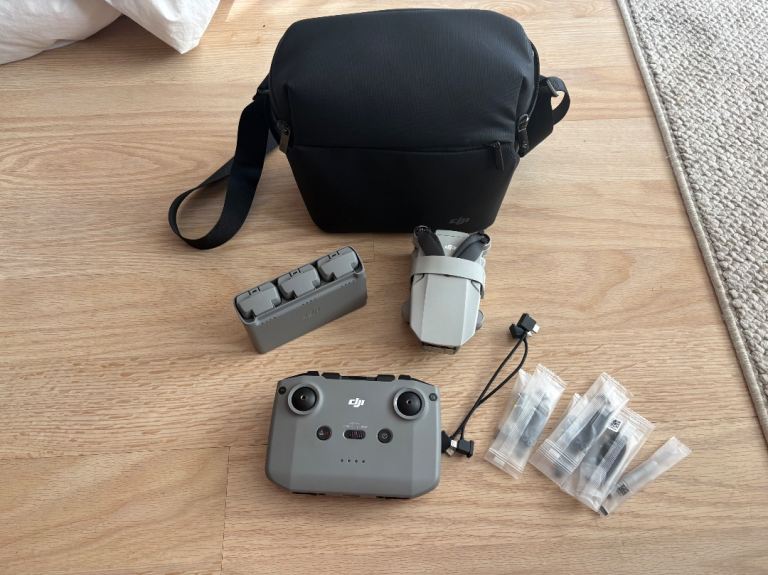 Drone DJI Mini 2 SE Fly More Combo – Very Good Condition