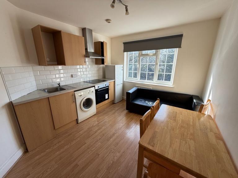 2 Bed Flat to Rent in Harrow
