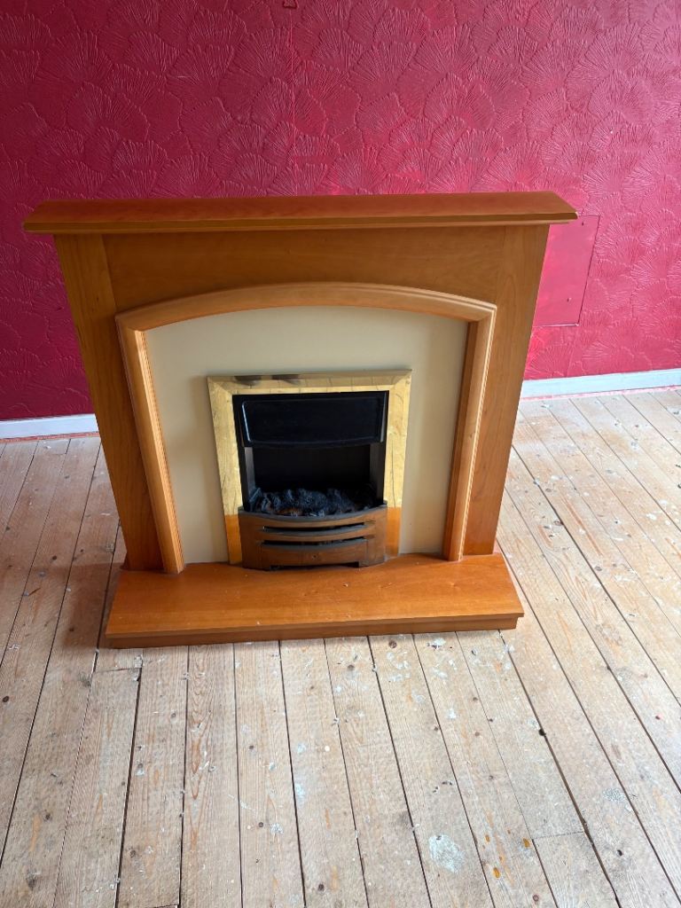 FREE!!!   Wooden Fireplace Surround with Electric Fire – Good Condition