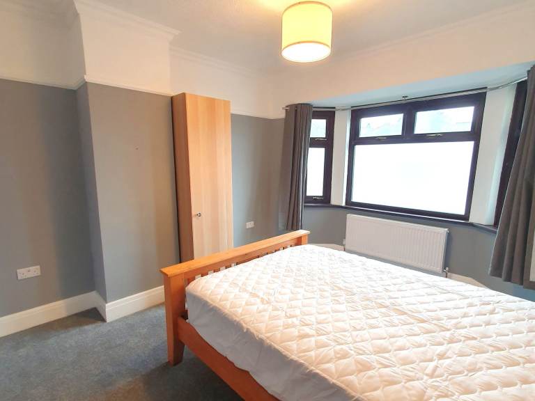 Large 13m² Room for Rent | Newport | Beautiful Views | Quiet | Bills Inc
