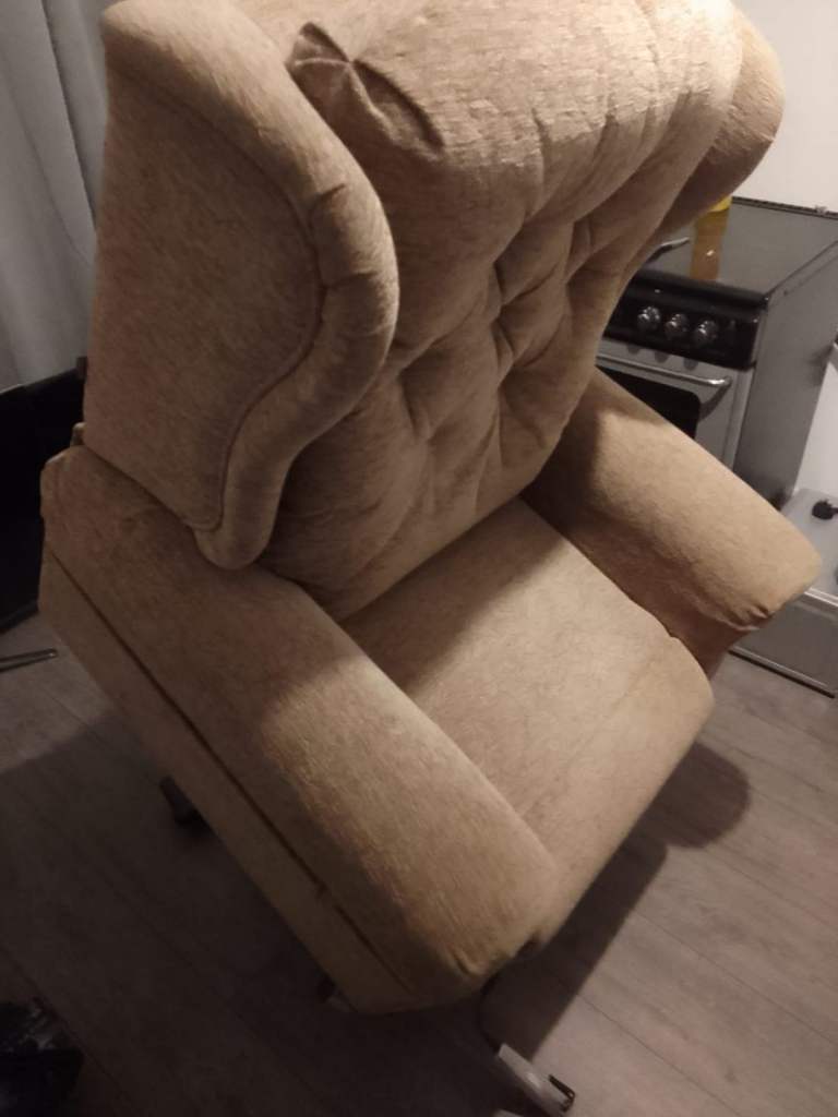 Electric Reclining chair FREE DELIVERY 