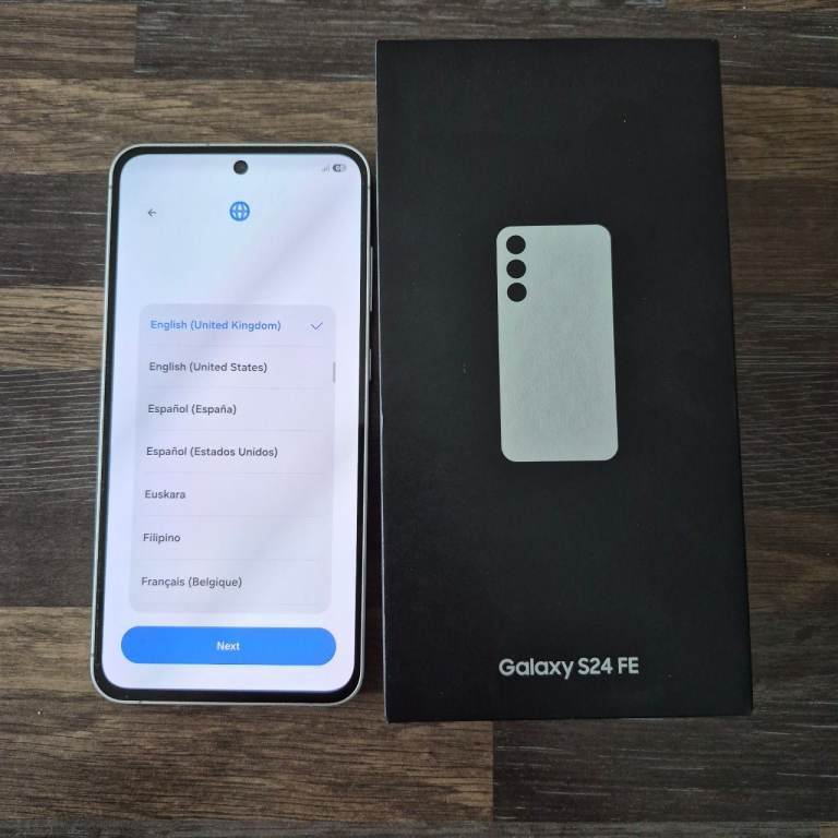 Samsung Galaxy S24 FE – White, As Good As New