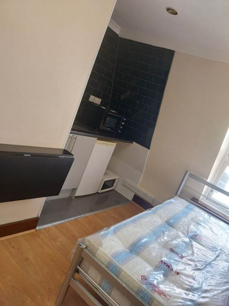 self contained flat for rent in camden