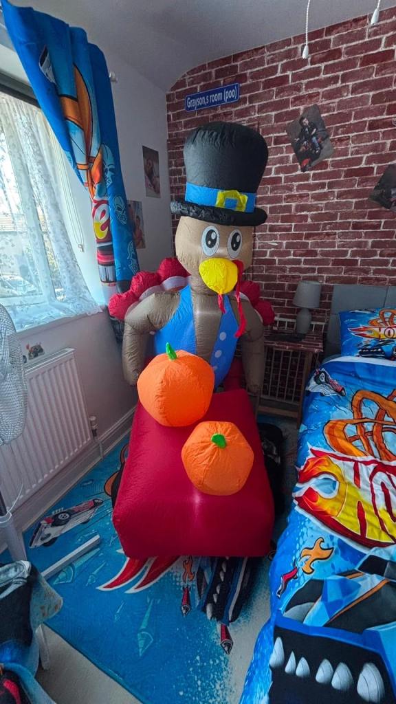 Inflatable Turkey Decoration with Top Hat and Pumpkins – Good Condition