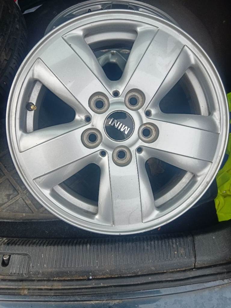 Mini 15 inch f56 alloy wheel, good condition, 