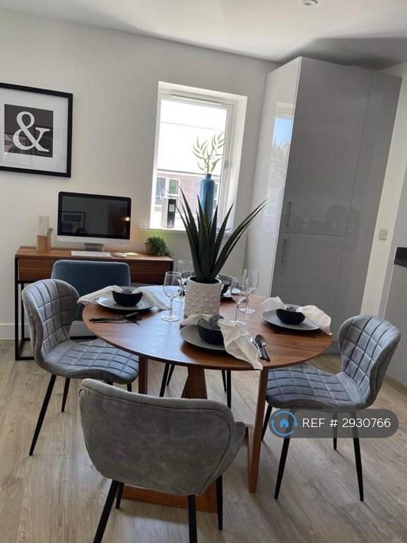 2 bedroom flat in Anna Sewell Way, Chichester, PO19 (2 bed) (#2930766)