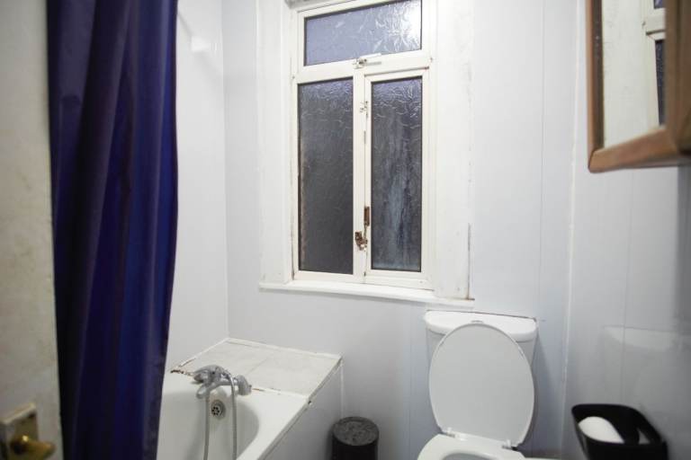 Impressive 5-bedroom semi-detached house available to rent in Harrow, HA1