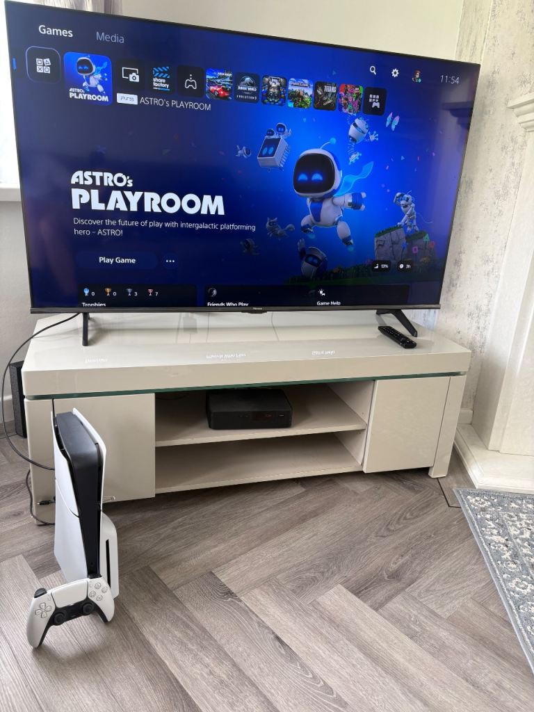 PS5 DISC EDITION IMMACULATE CONDITION £290