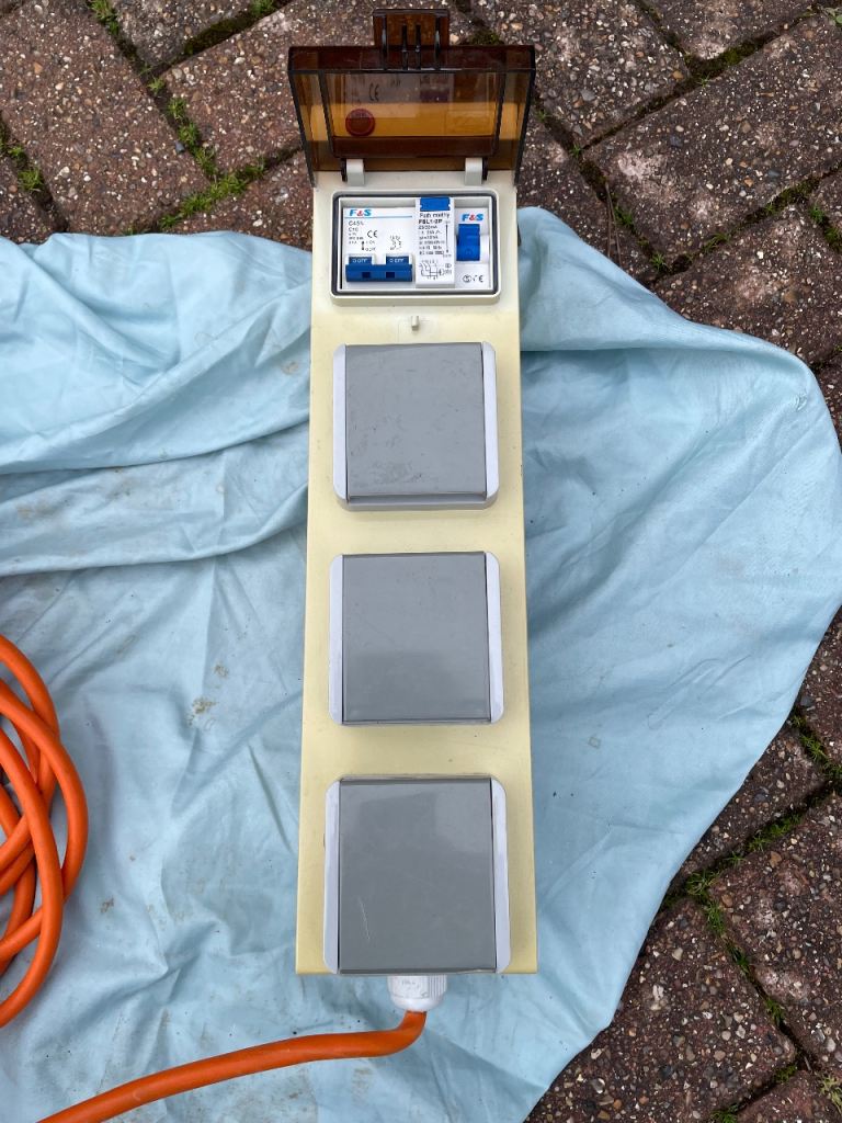 Mobile mains power / hook up unit 