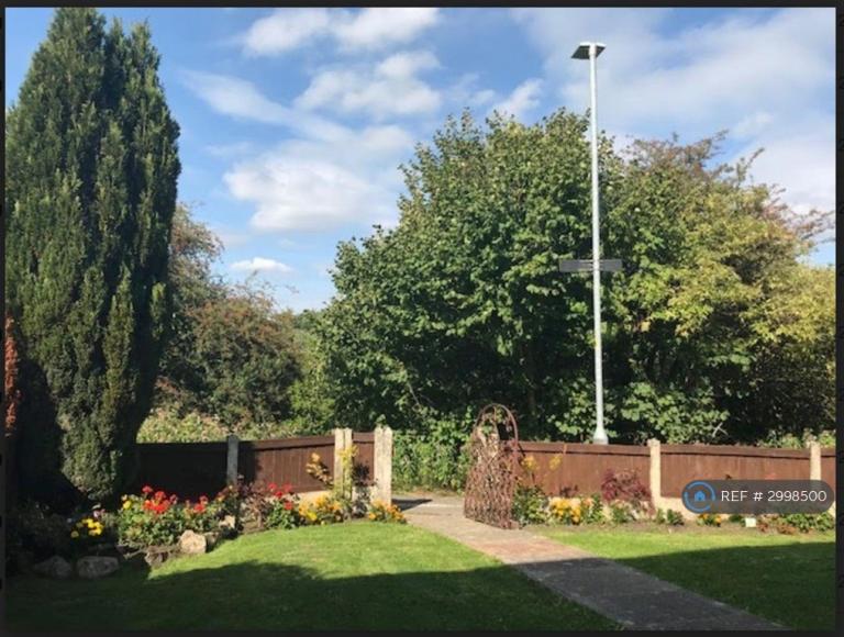2 bedroom house in Ball Walk, Hyde, SK14 (2 bed) (#2998500)