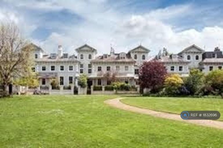 1 bedroom flat in Park Crescent, Brighton, BN2 (1 bed) (#1832696)