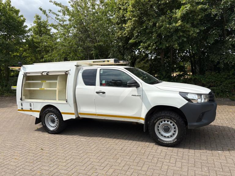 68reg Toyota Hilux 2.4 D-4D 6 Speed Extra Cab Utility / Workshop Spec Pickup