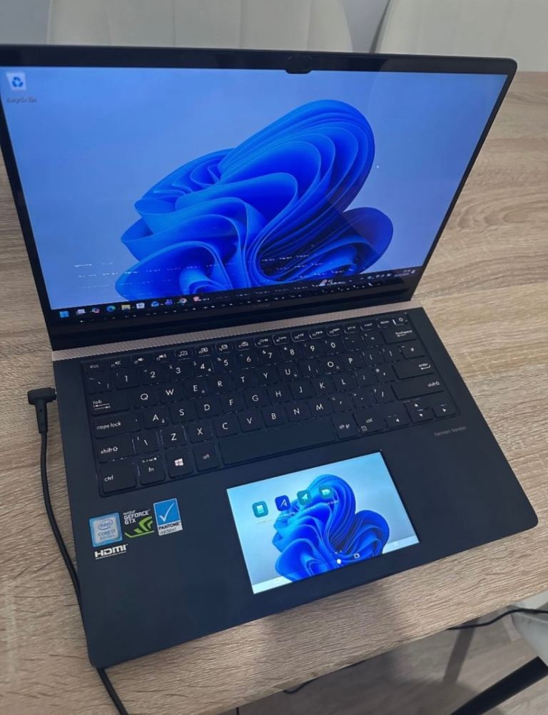 Asus 14” Zenbook Touch Screen with Screen Pad i7, 16GB RAM, 512 SSD – UX480FD