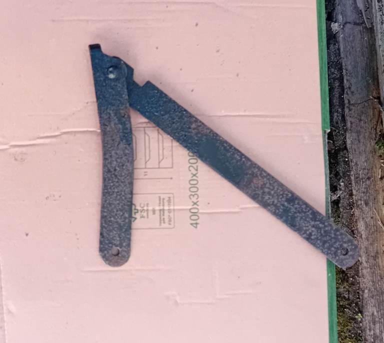 Morris minor 1000 bonnet stay