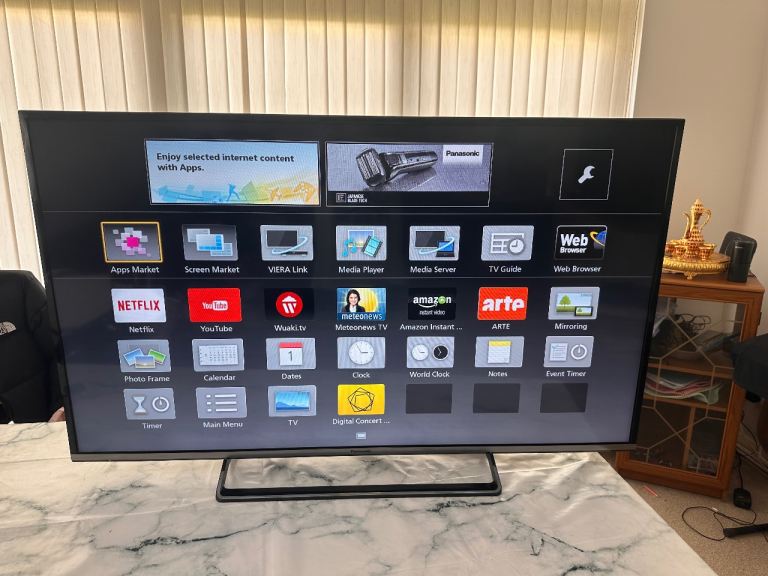 Panasonic TX-49DS500B VIERA DS500 Series - 49" Smart Full HD Tv