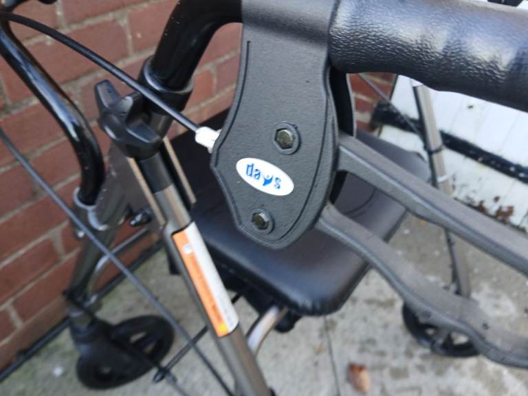 Days 100 Series Lightweight Rollator Walker LUNDIN LINKS FIFE