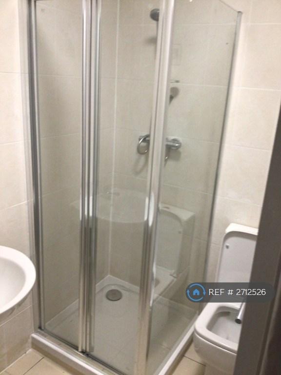 Studio flat in Oldham Road, Rochdale, OL16 (#2712526)