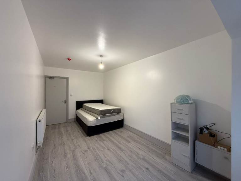 ***One Bed Flat To Let B28***Water Rates Included***High Spec***