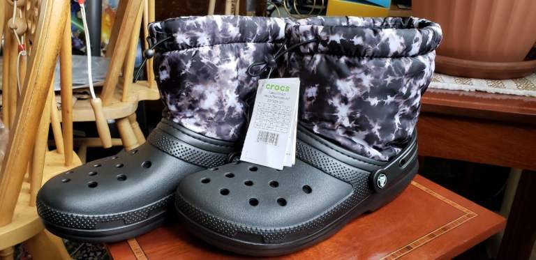 CROCS CLASSIC LINED NEO PUFF TIE DYE BOOT, men size EU 43/44, UK 9 or US 10, £40, Wimbledon