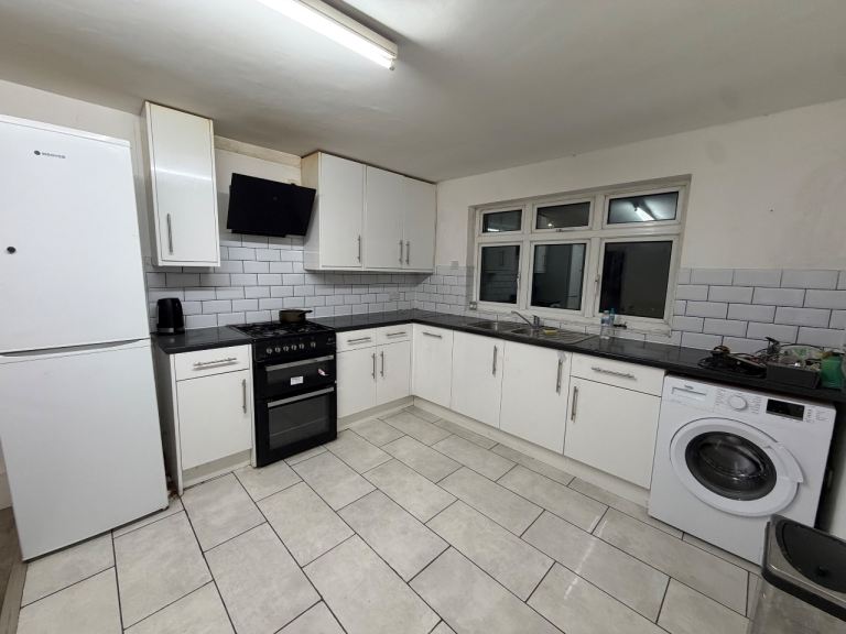 2 Bedroom Flat (Bills Included)