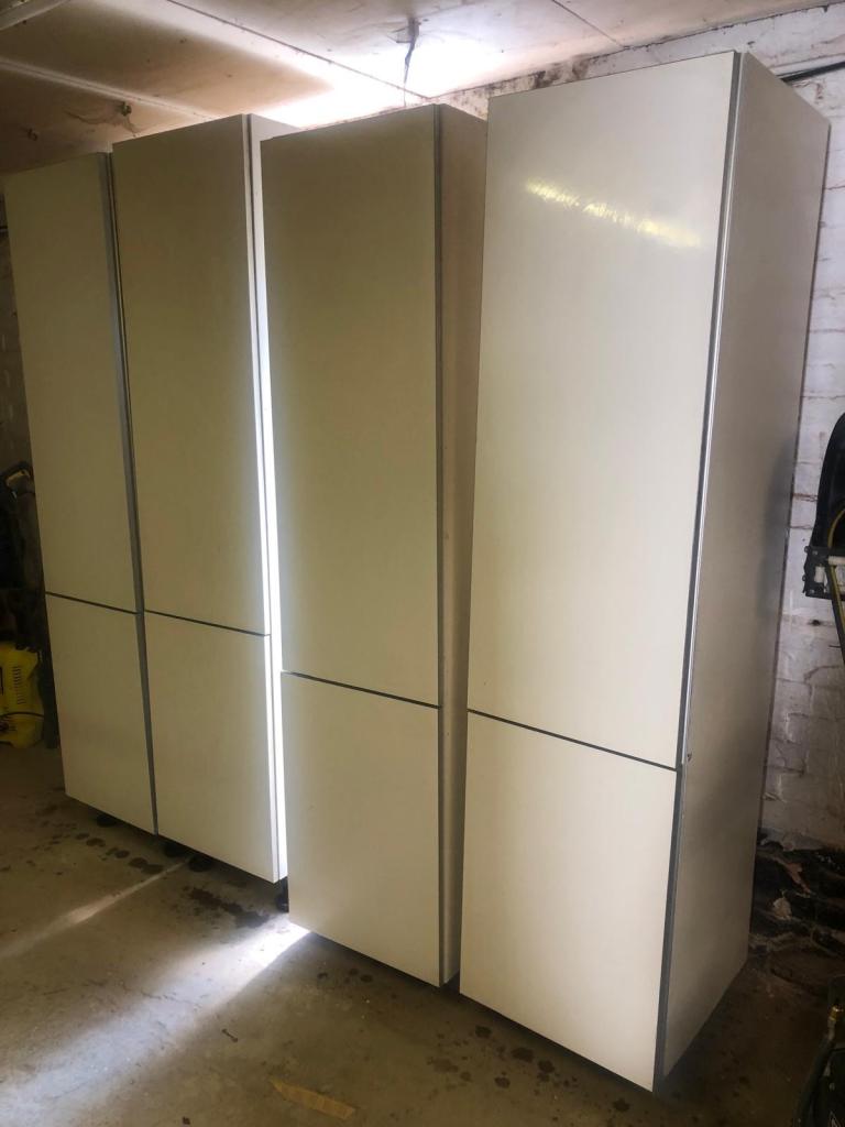 Set of white gloss cushion close kitchen units  – Good Condition