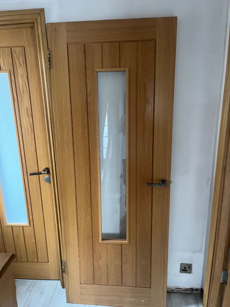 Veneered oak internal door 