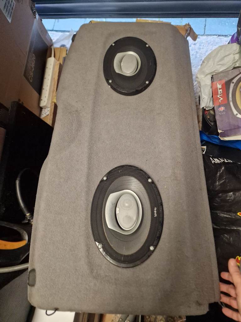 XMAS SALE - RENAULT CLIO SHELVE WITH INFINITY 6X9S SPEAKERS