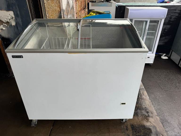 TEFCOLD COMMERCIAL CHEST FREEZER- 1 METER ICE CREAM FREEZER- LIKE NEW CONDITION