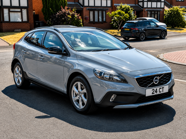 2015 Volvo V40 Cross Country 1.6 D2 SE Lux 5dr Hatchback Manual Fully Loaded  Low Miles