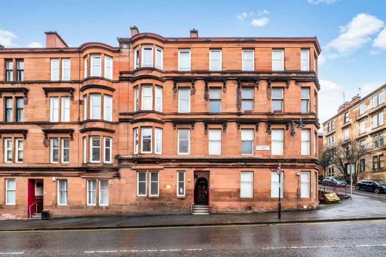 Spacious 2-bed part-furnished flat - close to Art School and University