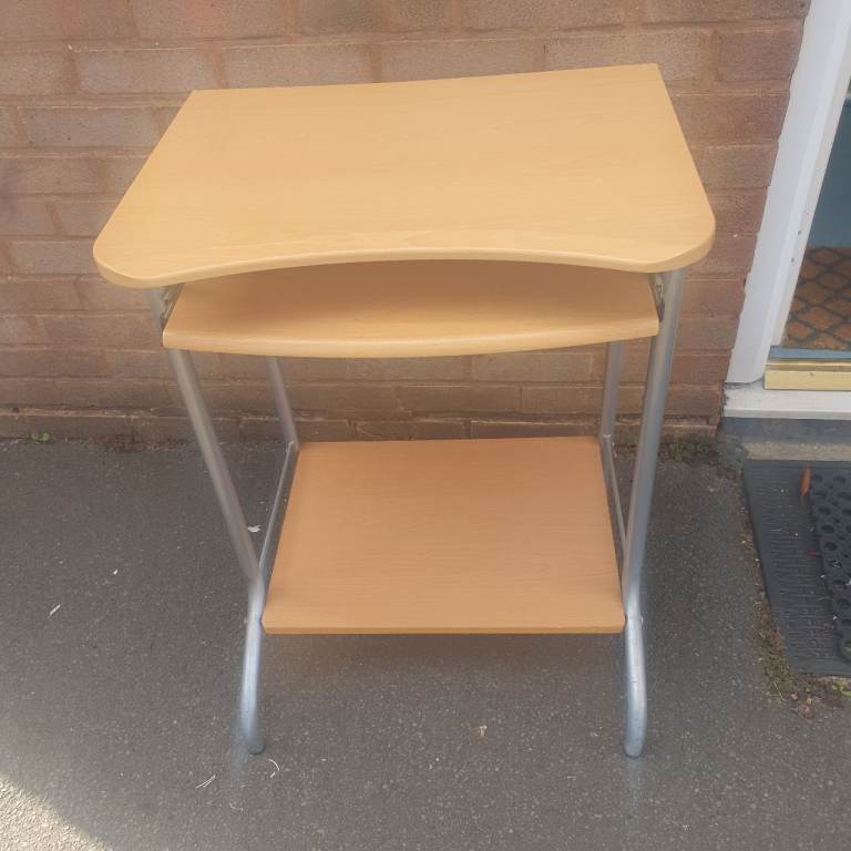Metal & Wood Computer Desk , 31 x 24 x 20 inches, VGC,  Hardly Used, Attractive, Very Useful.