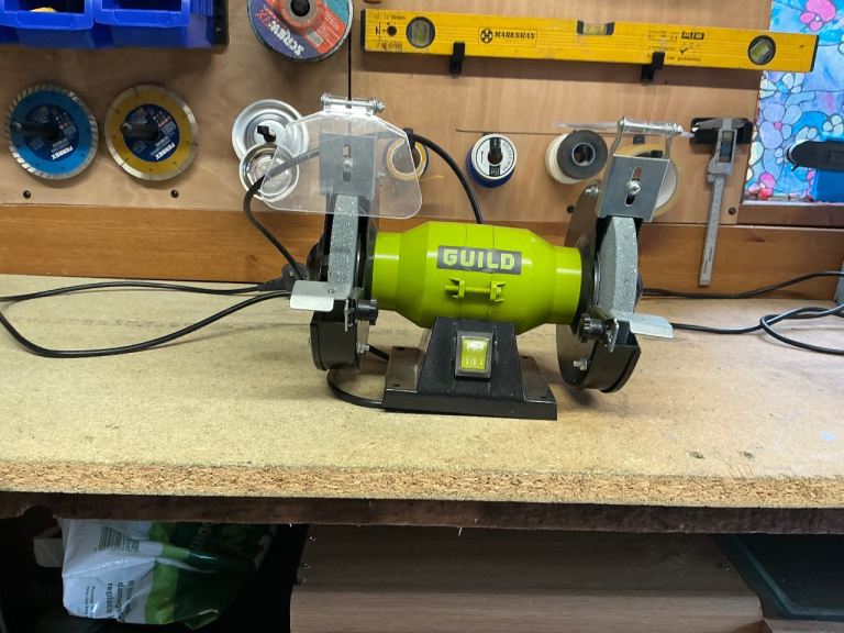 Bench grinder in perfect working condition 