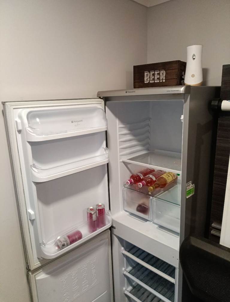 Hotpoint silver RFA52 Ice Diamond free standing Fridge Freezer