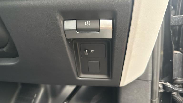 2025 Land Rover Defender 3.0 D250 X-Dynamic HSE 90 3dr Auto Diesel Estate Estate Diesel Automatic